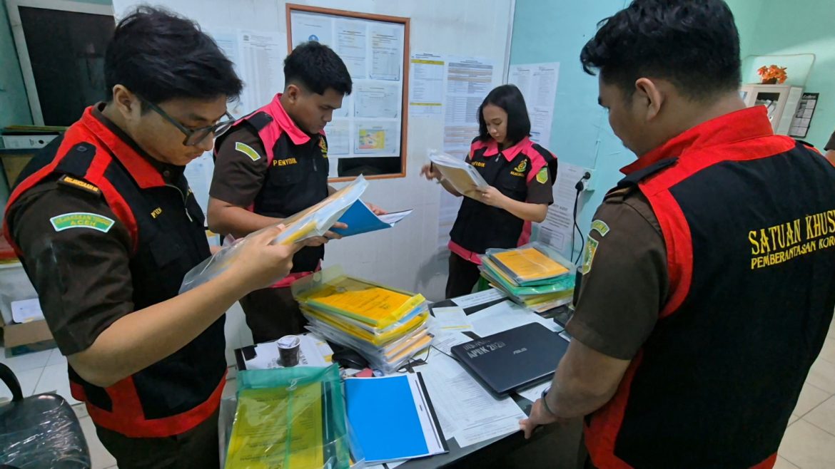 Kejari Geledah Disdik Aceh Singkil Terkait Dugaan Korupsi Bantuan Seragam Sekolah